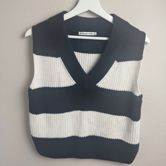 Abercrombie & Fitch Sweaters - Abercrombie & Fitch Sweater Vest Size X Small